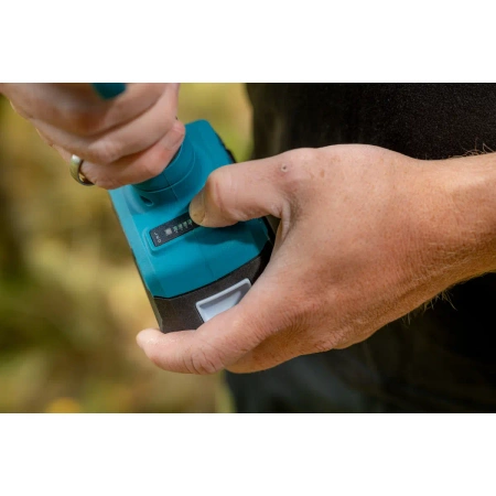 Foarfecă de grădină cu acumulator 18V DEDRA SAS+ALL DED7177, grosime tăiere 25–30 mm