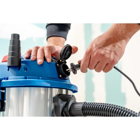 Vysavač s mechanickým třepačem pro suché/mokré čištění DEDRA DED6615, 1600W, nádoba 30 l, teleskopická kovová trubka