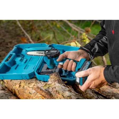 Kerti szett bőröndben: mini láncfűrész, 2Ah akkumulátor és töltő DEDRA DED7030A11 - DED6984+DED7032+DED7038 bőrönd