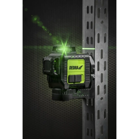 Мултилазерът 3D DEDRA MC0907, зелена лъча, диоди Sharp
