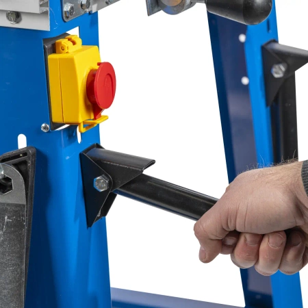 Fierastrău circular cu masă 2200W