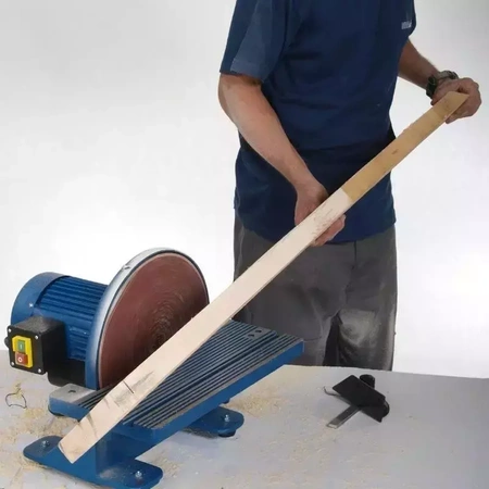 Szlifierka stołowa tarczowa DEDRA DED7810 moc 750W, tarcza 305mm