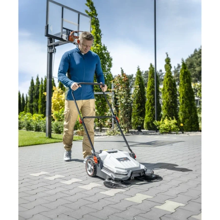 Zamiatarka ręczna DEDRA DED8802 3 szczotki, 650mm szerokość czyszczenia, 18l zbiornik