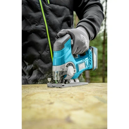 Akkumulátoros dekopirfűrész 18V