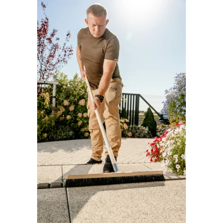 Keskeny utcai seprű 55 cm fém nyéllel, DEDRA 80C188